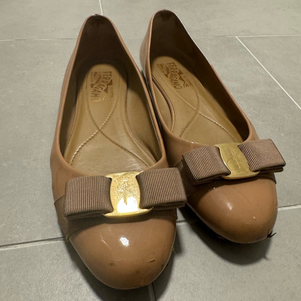 Ferragamo Varina Patent Flats